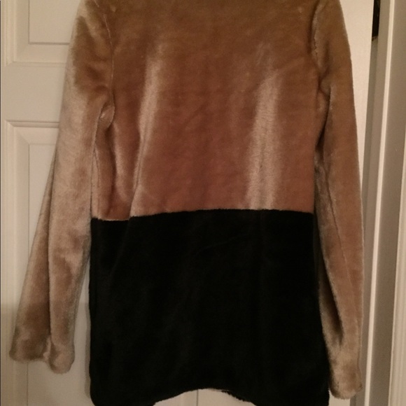 Forever21 faux fur jacket - Picture 2 of 9